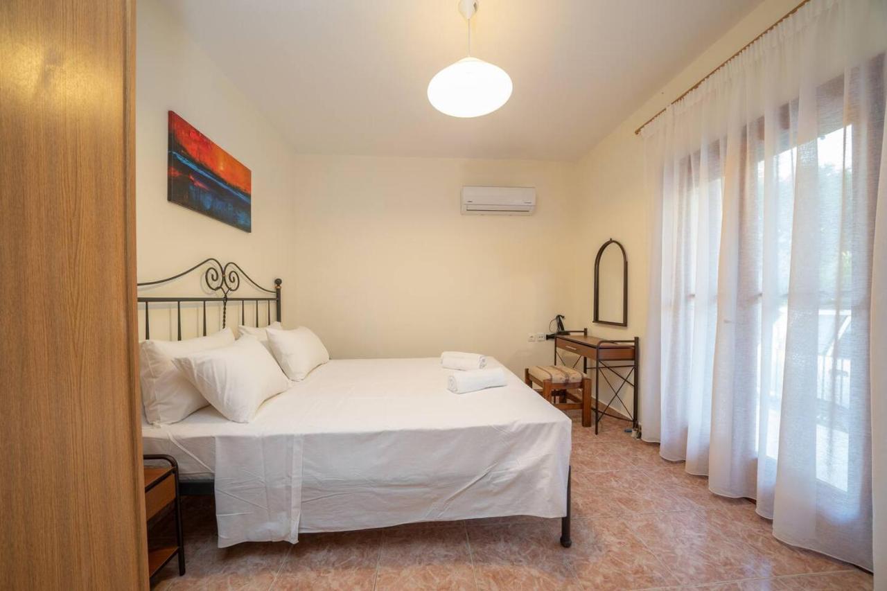 Afroditi Holiday Home - Blue Apartment Svoronata Exterior foto